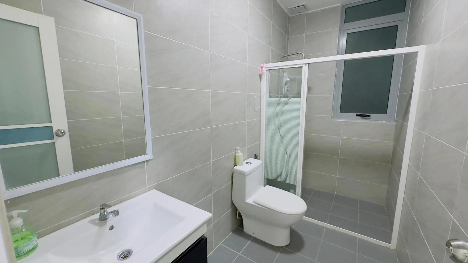 아파트 The Tarragon Premier Residence 쿠알라룸푸르